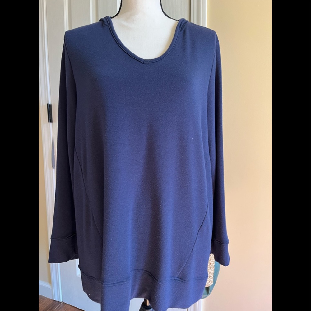 NALLY & MILLIE Hooded sweatshirt in navy.